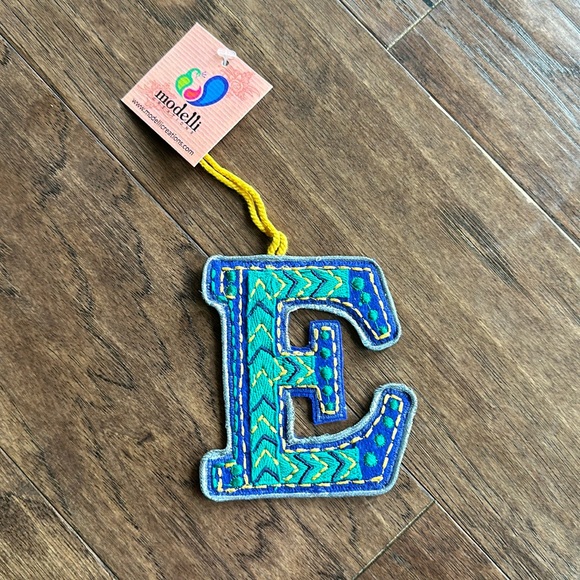 ⛄️ 50% off⛄️Only 1 left!! Felt Letter E Ornament /Present Topper - Picture 1 of 4